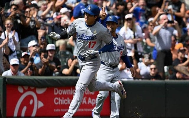 2打席連発の直後…大谷が見せた“新ポーズ”　気になるファン続出「デコルテじゃない」