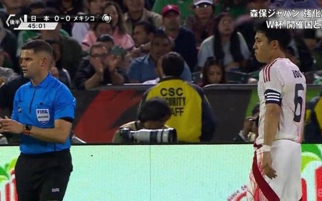 「レーザー飛ばされてない？」危険プレーに抗議中の日本代表キャプテンが狙われファン怒り「航に当てるのやめろよ」