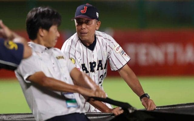 U18W杯でまさかの神対応　監督コーチ総出の“感動の光景”…雨中断でみせた名将の人柄