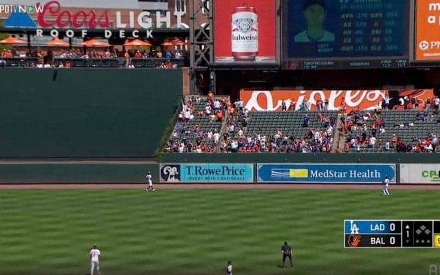 球場騒然！大谷翔平、豪快アーチで“異常事態”「すぐ見送ったw」177キロ爆速通過→野手陣が“確信”動かない「ドン引きだろ」