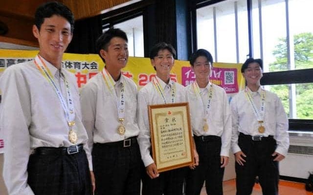 総体V「声援で粘り強く」　島根・横田高男子ホッケー部、県庁で報告