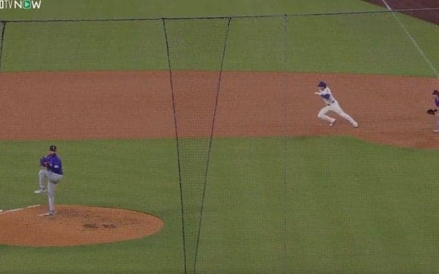 油断した…？ 大谷翔平、“イライラ走塁”でまさかの展開「余裕やんw」相手投手の隙をついて“爆速盗塁”「そりゃ走られる」