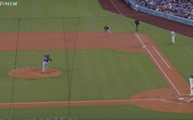 球場騒然！ 大谷翔平、爆速打で“想定外のハプニング”「怖すぎ…」相手野手のグラブを弾き飛ばす一撃「捕れる選手いないだろ」