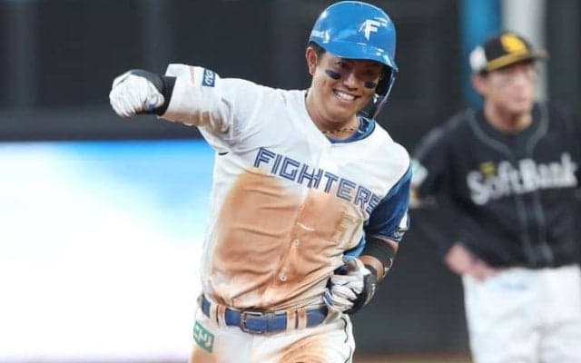 球界OBも思わず涙した日本ハム28歳外野手の頑張り、背水のシーズンに見せた“一発回答”「新庄監督にトレードとか考えているかと聞いたら…」