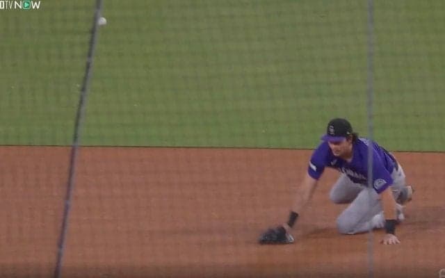 何が起きた…？ 大谷翔平、爆速打で“異変”「そりゃビビる」「呆然ｗ」相手野手のリアクションが話題に「怖かっただろうな」