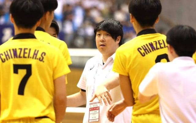 クイックに4枚攻撃「エースバレー」の鎮西高が変わった⁉　宮迫竜司コーチが語るインターハイ優勝への道【インタビュー前編】