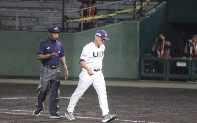 アメリカ指揮官、守備妨害が認められず、激昂の末、退場処分…小倉監督は「あれはよくないですよ」と苦言を呈する【U-18ワールドカップ】