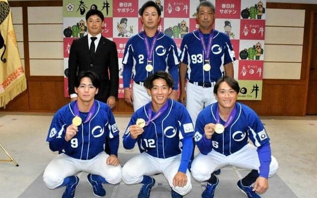 「逆転の王子」、都市対抗野球で21年ぶり優勝　地元庁舎を訪れ謝意
