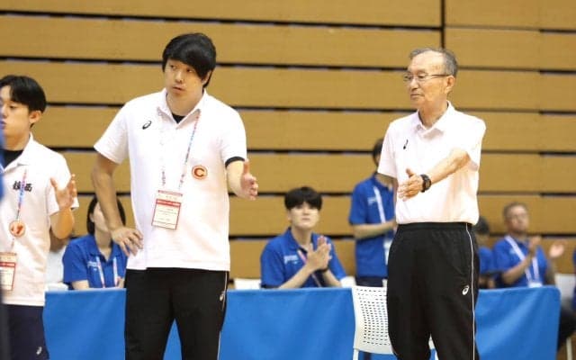 畑野久雄監督の右腕・宮迫竜司コーチが語る「鎮西バレー」の正体　「鎮西はよく『エースバレー』と言われるけど…」【インタビュー後編】