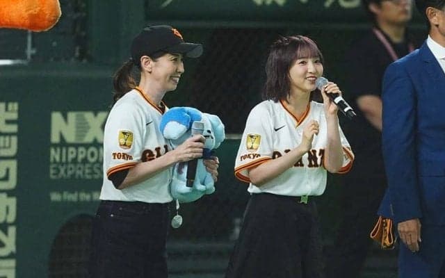 スカートふわ…“満点”投球が「可愛すぎる」　東京Dに降臨した2人の美女「野球経験者!?」