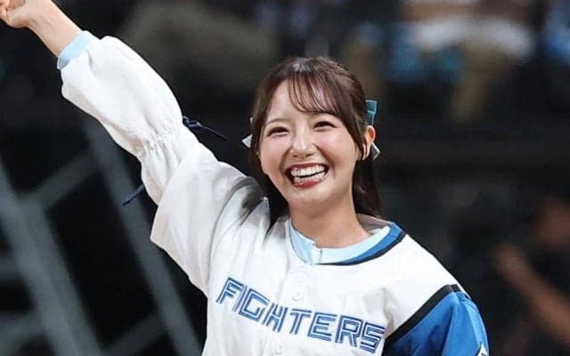 スカートなびかせ…エスコンに降臨した“ご当地美女”　ノーバウンド投球に拍手喝采