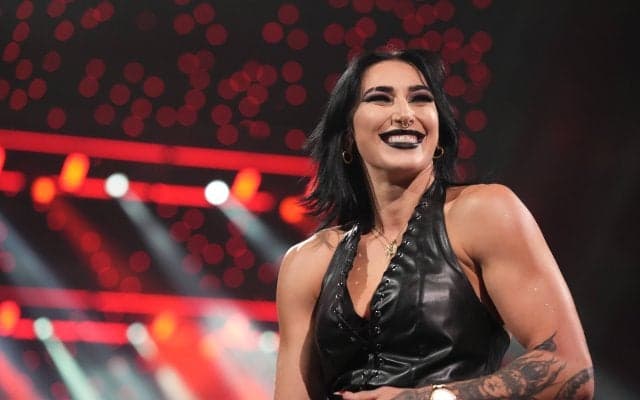 「可愛すぎ」“最恐”美女が恋人に向けたギャップ全開の“甘い表情”にファンメロメロ…プライベート仕様のメイクも「本当に美しい」