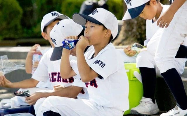 熱中症リスク高めるマイナス3％　子どもの「飲んだ」に要注意…練習に導入したい“計測機器”