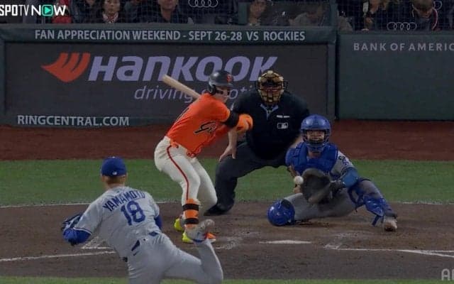 山本由伸に打ち取られた打者がまさかのリアクション…「こりゃ打てない」「MLB屈指の球」 156キロのキレキレ速球が炸裂した瞬間