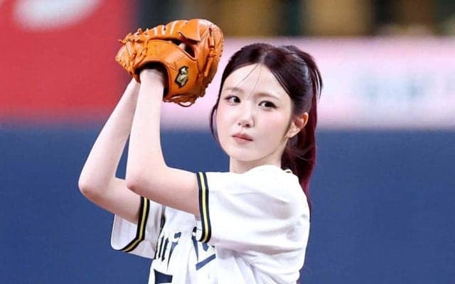 元AKB48、現在は多国籍アイドル　京セラドームで見事なストライク投球披露