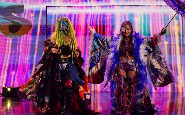 人気日本人女子レスラー、不気味な“仲良しハグショット”が話題…超笑顔でもファンは複雑？ 「あんまり意地悪しないでね」