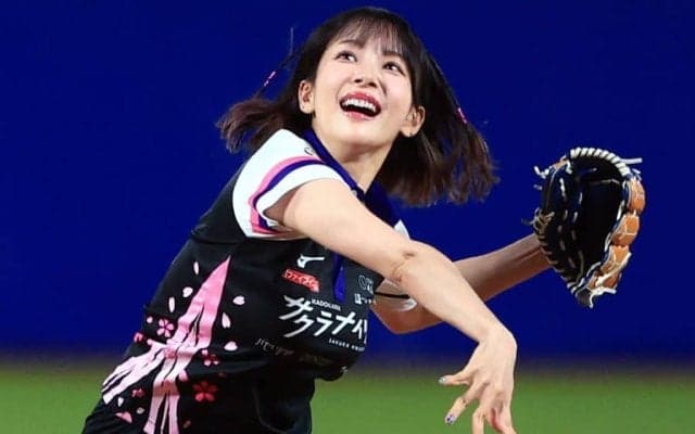 “役満ボディ美女”が明かす豪快投法の由来　麻雀中に「上げればええやん、って」