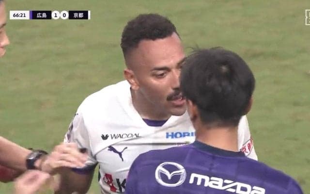 19歳のU20代表MFが京都の怪物FWと一触即発「何したん？」「かっけーな」味方への危険タックルに怒りのフェイスオフ