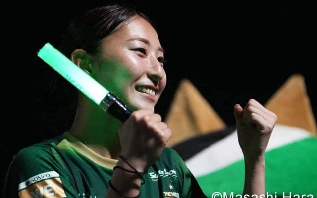 ｢なんて美しいんだろう｣ベレーザ移籍後初ゴールの塩越柚歩、海辺のプラベショット公開｢綺麗〜モデルですね〜」