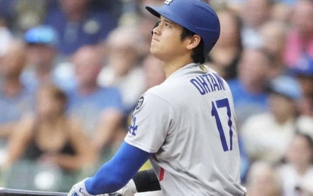 「ライト方向へ飛んでいたら、間違いなく…」大谷翔平が“驚愕”の中越え特大49号　NHK解説者も驚き　史上6人目の2年連続50本塁打に王手