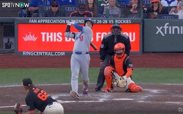 特大弾に仁王立ち！ 大谷翔平、今季最長138mアーチは打った瞬間に本人も“確信” 打球を見上げる圧巻の姿