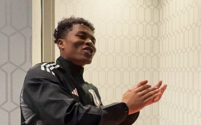 「歌が上手い！」日本代表FWの“サプライズ誕生日お祝い”が話題「盛り上げ方が上手」「憩いの場って大事」パリ五輪世代にファンほっこり