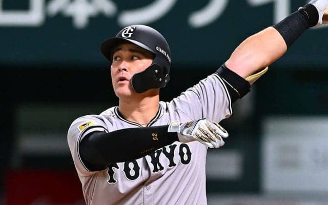 巨人リチャード、8年目で自身初の2桁アーチ　バックスクリーンへ特大弾…ハマスタ騒然