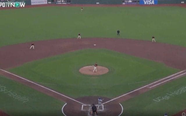 何が起きた？ 大谷翔平、爆速特大弾で“異常事態”「ヤバすぎ」「なんだあれ」185キロ“火の玉打球”→バックスクリーンに“秒で着弾”「人間じゃない」