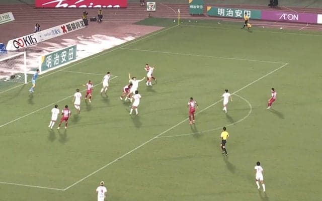 「意味わからん」“紙一重”の判定が物議！VARで劇的同点弾が取り消しに「確かに怪しい」「厳しすぎじゃろ」ファンの意見真っ二つ