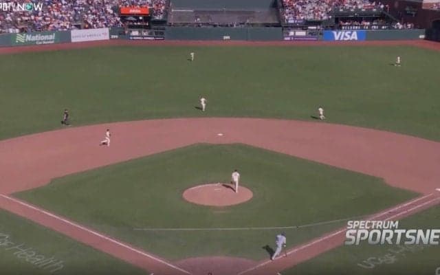 どうした…？ 大谷翔平の打球で“異変”「あーあ」「守備やる気なし」相手野手陣が混乱…まさかの展開に「大谷さん持ってるな」