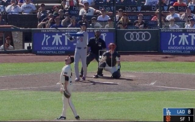 何が起きた？ 大谷翔平、特大飛球で“謎のハプニング”「どうした」「戻った？」予測不能な動き…“まさかの光景”にファン騒然「魔の風w」