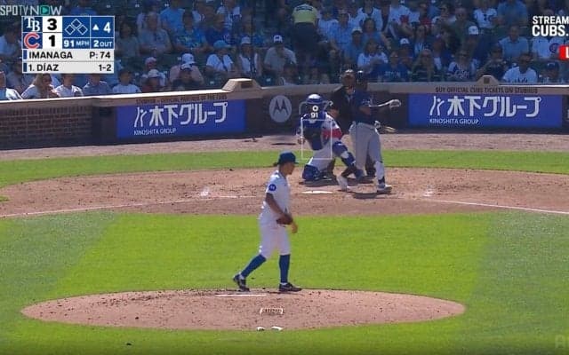 まさにお手上げ！ 今永昇太の“釣り球”を打者マン振り→バットに“かすっただけの”三振で愕然 立ち尽くしイラつく姿も