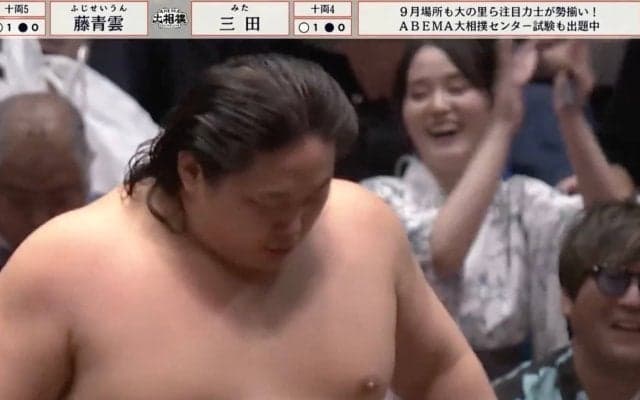 まさかの“お尻ペンペン”？ オールバック人気力士、相手を仕留めた瞬間に「信じられない！」「アンビリーバボー！」ファン沸騰