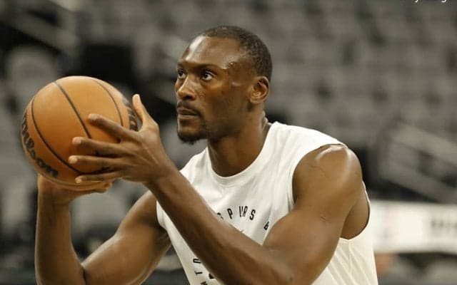 キャリア14年のベテランセンター、ビスマック・ビオンボがスパーズとの再契約に合意