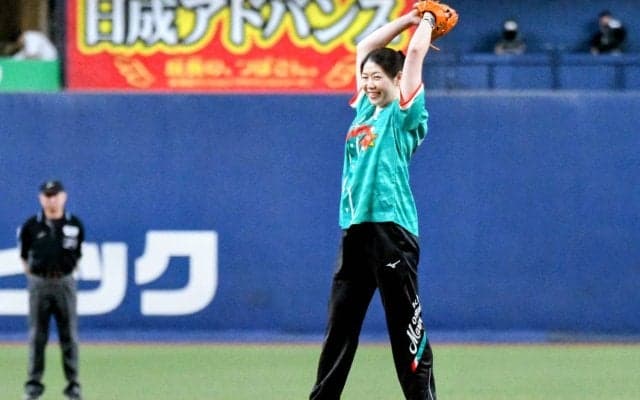 大阪マーヴェラスの田中瑞稀主将がオリックス‐ソフトバンク戦（プロ野球）始球式に登場