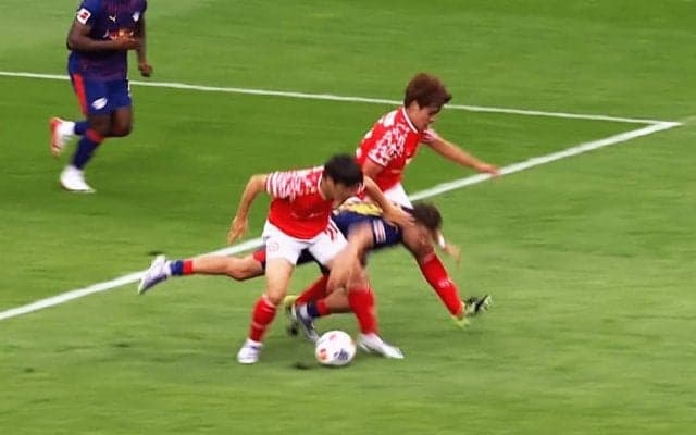 「熱すぎるだろ」日本代表MFコンビがマインツで連携回収！「佐野と川﨑で奪ってる泣」「取り切った」ファン大興奮の一部始終