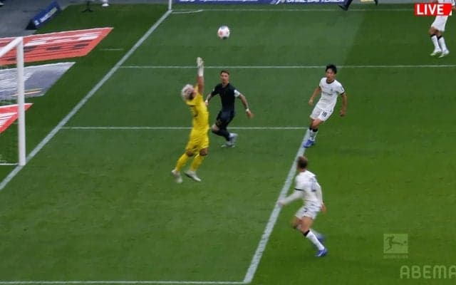 「それ届くのか！」日系人GKの“大ジャンプ→指先タッチ”をファン称賛「触らなきゃドンピシャ」長田澪がピンチ回避の瞬間