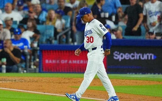 本拠地なのに…ロバーツ監督に特大ブーイング　大谷2勝目権利も、また救援失敗に悲鳴