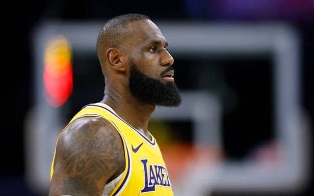 レブロン・ジェームズがNBA以外のリーグでプレーする可能性…憶測が入り乱れるキングの未来