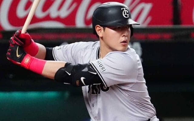 燕・奥川恭伸が危険球退場　巨人・岡本のヘルメットに146キロが直撃…神宮騒然