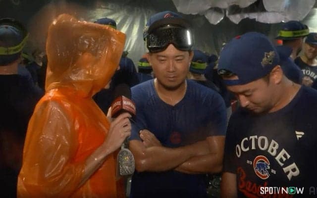 今永昇太、MLB初シャンパンに「肌から吸収した方が美味しい」 “珍回答”連発＆背後から同僚に襲われる 名物レポーターは爆笑止まらず