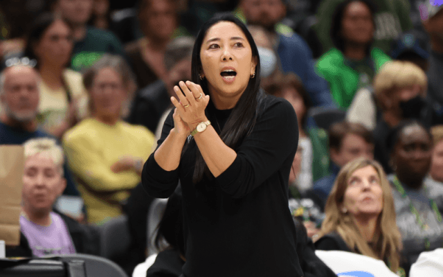 ナタリー・ナカセHCがWNBA最優秀HC賞を受賞…元bjリーグ初の女性指揮官、参入1年目で快挙