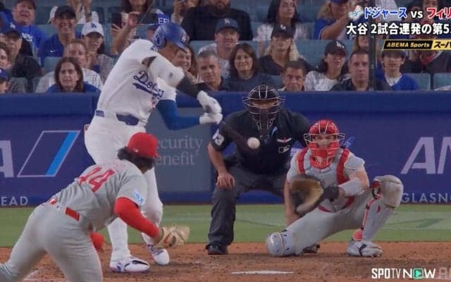 大谷翔平、“確信歩き”の51号特大アーチに「完璧だ」「バケモンかよ」軽く振って124メートル…規格外の一撃