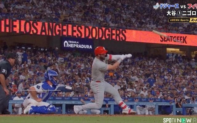 ドジャース戦で珍光景 バットがすっぽ抜けて吹っ飛んだ…野手も“ビックリ”の瞬間「すごい飛んだw」「恐ろしいw」