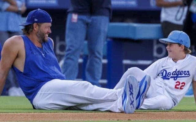 稀有となったドジャース一筋の生涯　涙で引退を決意したカーショーのキャリアに脚光「他球団でプレーした経験がない」