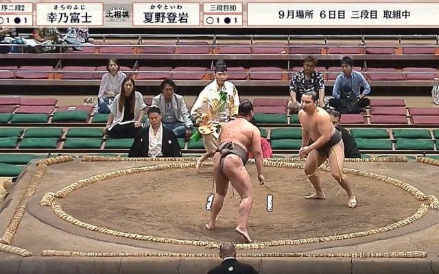 「豪快にやり返した」イケメン小兵、衝撃の“張り手”返し 見た目とのギャップに「美少年だけど厳しめ」ファン驚き