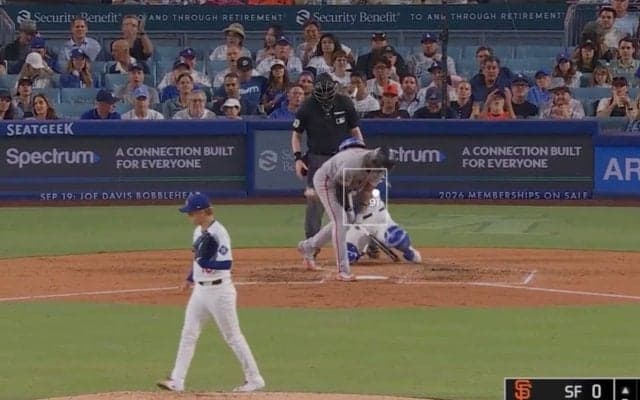 どこに怒れば… 山本由伸の魔球に“打者が混乱”「これは悔しい」「怖っ」マン振り三振にイライラ爆発→バットを叩きつける