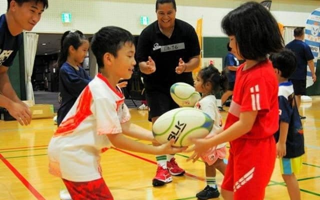 元ラグビー女子日本代表選手、子どもたちにタグラグビー指導　和歌山