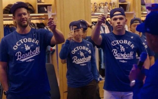 ド軍、PS進出をシャンパンでお祝い　大谷、山本も…ロッカーの様子を球団が公開