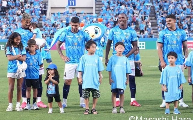 裏天王山で｢規格外｣ミドル弾！ 横浜FCの救世主34歳FWが新潟11人を完全に無力化する｢ばけもん｣｢理不尽｣な決勝ゴール